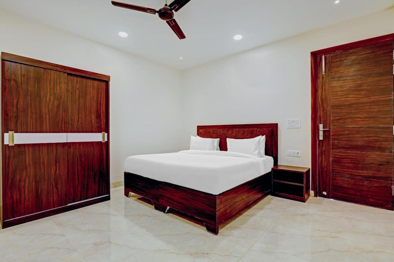 Collection O Hotel Aditya Palace Near Leisure Valley Park Gurgaon Exterior photo
